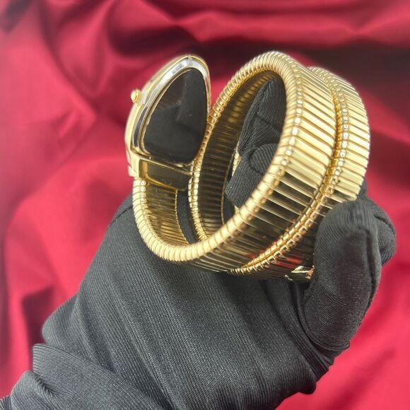 Elegant Gold Snake-Wrap Bracelet Watch with Crystal Accents Serpenti main image 9